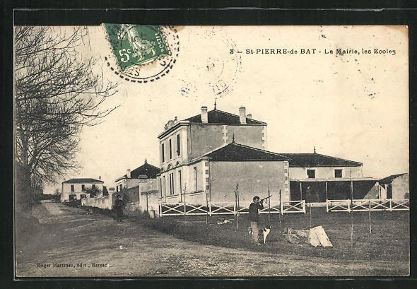 CPA St-Pierre-de Bat, La Mairie, les Ecoles