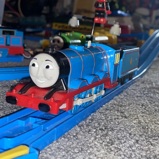 THOMAS THE TANK Engine And Friends Tomy trackmaster motorized Gordon ...