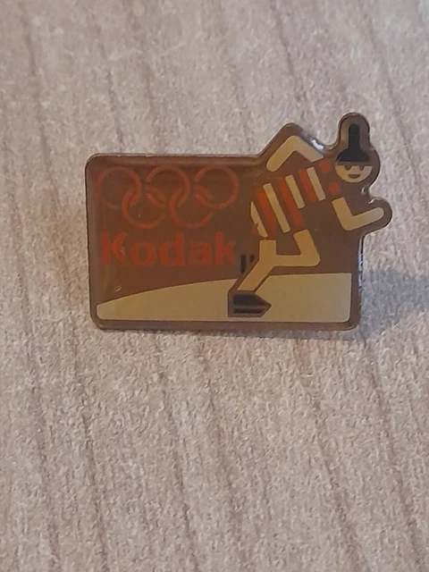 pin's ASSM Hockey sur glace (époxy fond doré) longueur: 2,6 cm
