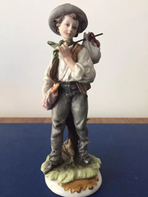 Capodimonte Figurine Boy with Shopping 18cm