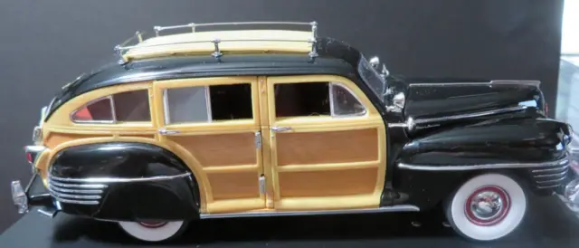 #5 1:24 Danbury Mint 1942 Chrysler Town & Country Woody WITH DISPLAY CASE