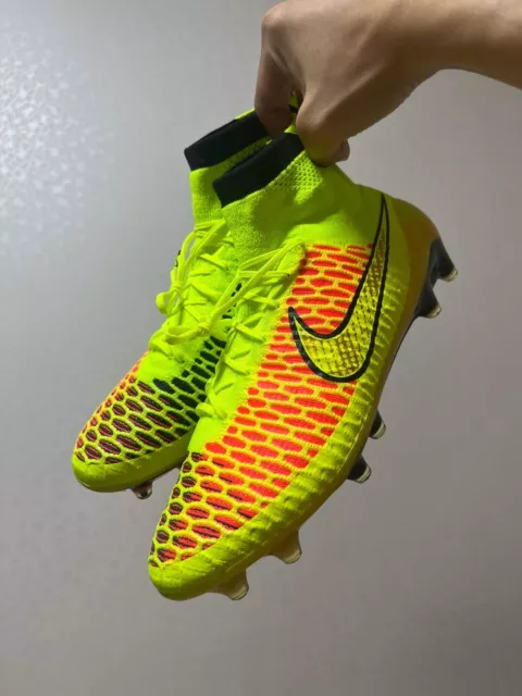 Nike Magista Obra World Cup Volt / Metallic Gold Coin / Black FG Launch Edition