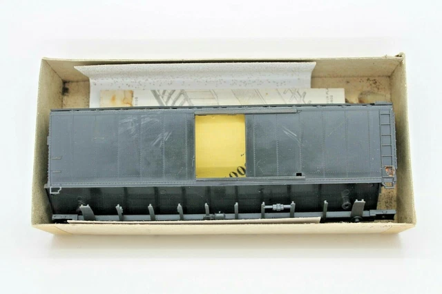 HO Scale Athearn 50' Sliding Door Boxcar Kit Undecorated