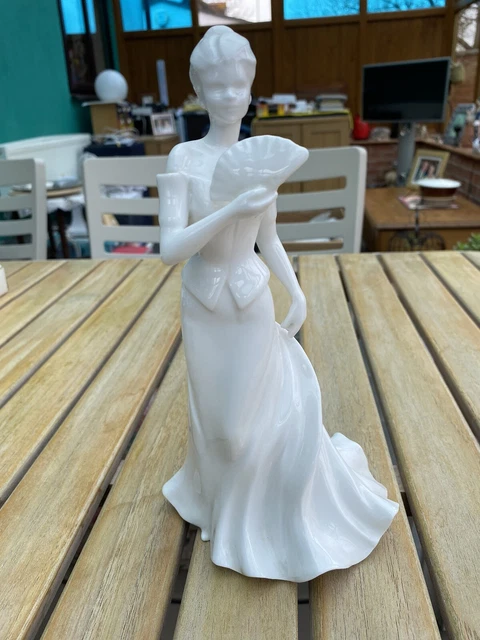 Royal Doulton Images ~ Dame mit Ventilator ~ schönes weißes Knochenchina. Reparaturarm