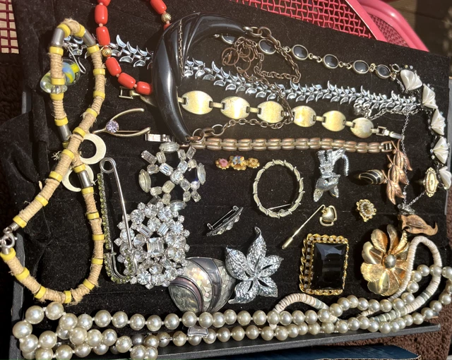 Rhinestone jewelry lot 29 piece bracelets earrings necklaces brooches Van Dell