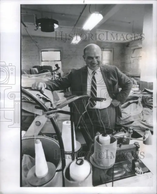 1969 Press Photo Ralph Johnson Chicago Tent Textile business workers ghetto