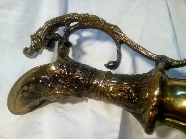    jarron bronce siglo XlX . cincelado por artesanos de Córdoba. Modernista 5 kg 2