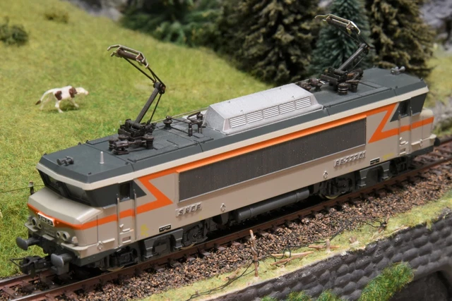 train électrique ho locomotive bb 22201 et 4 voitures roco (pas