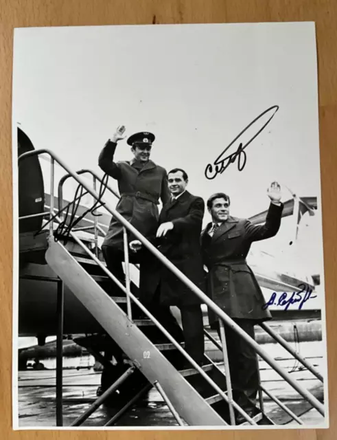 3x Original Autogramme Sojus T-8 auf Foto Serebrow, Strekalow, Wladimir Titow