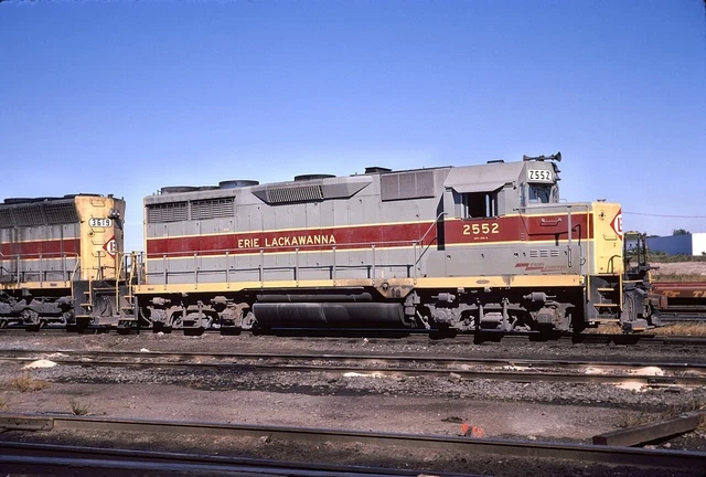 Erie Lackawanna (EL) - GP35 - #2552 - Original 35mm Slide