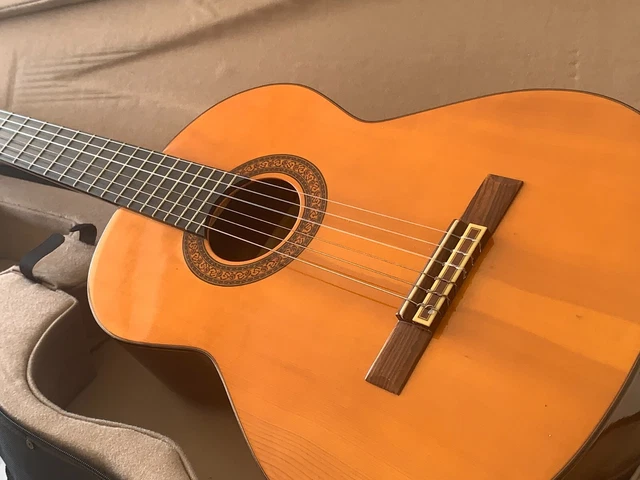 Admira  spanish classical guitar modelo AVILA Artesania rosewood sides and backs