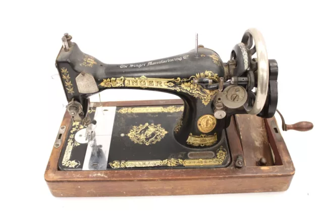 SINGER 28K Antique Portable Manual Hand Crank Sewing Machine in Case - A27