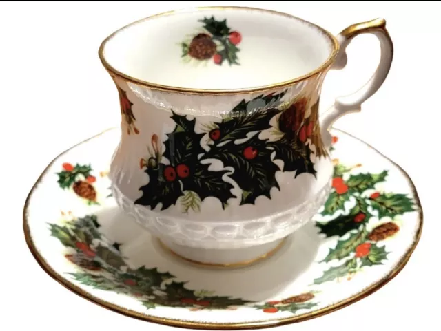 2 Queens Yuletide Teacup&Saucer ROSINA England Christmas Holly Design Bone China