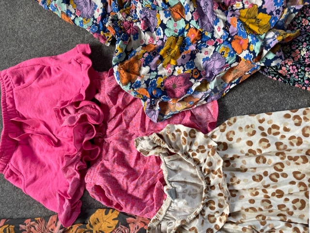 pacchetto vestiti ragazze età 5-6 anni abiti Next H&M Primark George Holiday 3