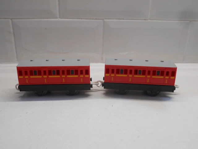 TOMY TRACKMASTER THOMAS the tank engine passenger coaches £7.99 ...
