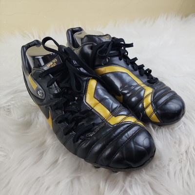 total 90 turf soccer shoes