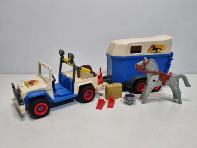 écurie playmobil +jeep et remorque porte cheveaux - Leuville sur