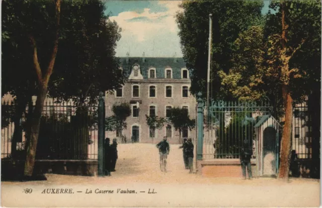 CPA AUXERRE La Caserne Vauban (1197549)