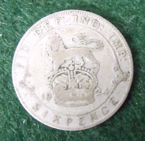 1924 GEORGE V SILVER SIXPENCE  ( 50% Silver )  British 6d Coin.   167
