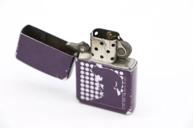 J3Q Zippo: Purple ELVIS King of Rock 'N Roll Silhouette Lighter w/ Display Case 3