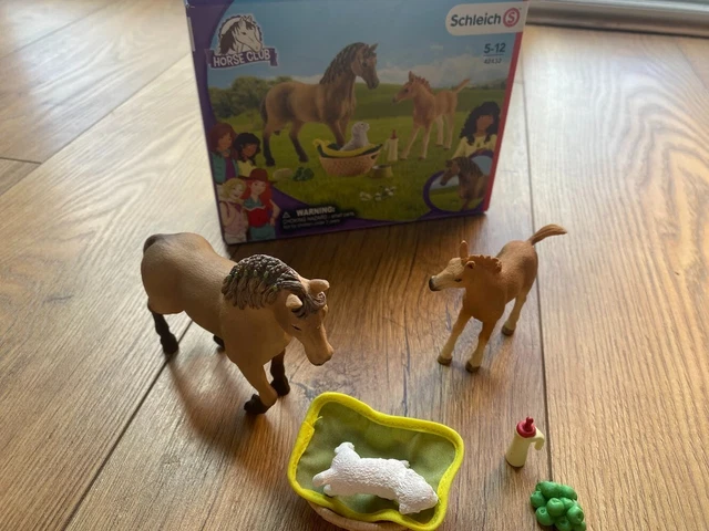 Schleich – Set Accessori Per La Cura Del Puledro Con Sarah, Horse Club, 42432 – Giocattolo Per Bambini, Multicolore