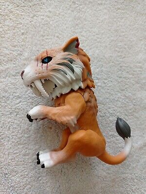WowWee Fingerlings Untamed Silvertooth Sabre Tooth Tiger Electronic Pet Unboxed