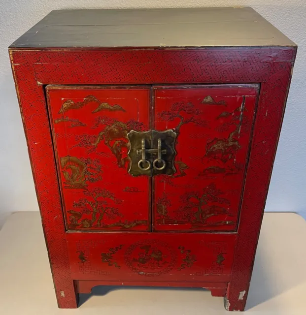 19th Century Qing Dynasty Chinese Chinoiserie Red Lacquer Chinoiserie Cabinet