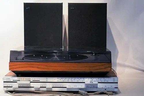 Chaine Stéréo Bang&Olufsen  : Ampli-Tuner Beomaster 901  +  Platine Beogram 1203