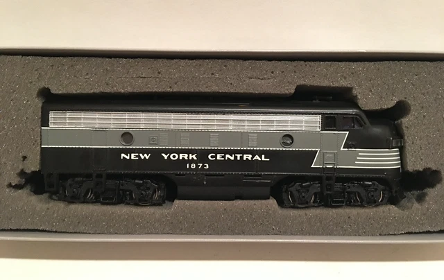 HO Bachmann Plus 11220 New York Central F7 Powered Diesel Locomotive NYC #1873
