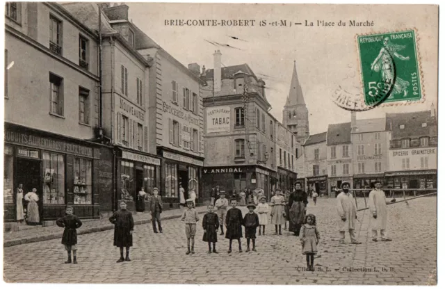 CPA 77 - BRIE COMTE ROBERT (Seine et Marne) - La Place du Marché (animée)