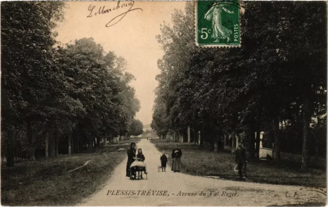 CPA LE PLESSIS-TREVISE Avenue du Val Roger (1352618)