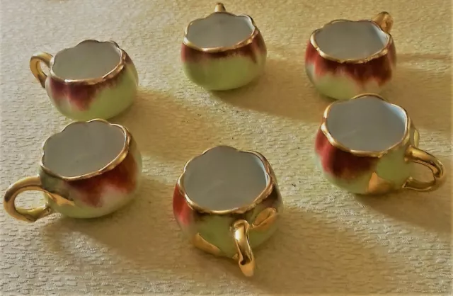 * 6 PETITES TASSES  PORCELAINE A CALVA ou LIQUEUR * FORME POMME * vert-rouge et