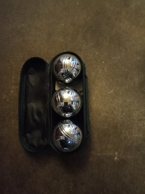 boules de pétanque triplette