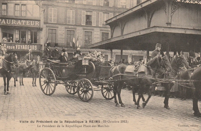 CPA 51 Visite du Président de la République a REIMS Le president place des March