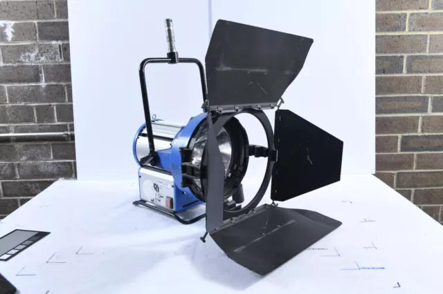 ARRI Arrisun 12 Plus 1200 Watt HMI PAR ARRI Arrisun 12 Plus 1200 Watt HMI PAR