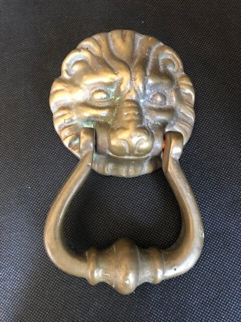 Heurtoir de porte en bronze. Tête de Lion.  Début XXe