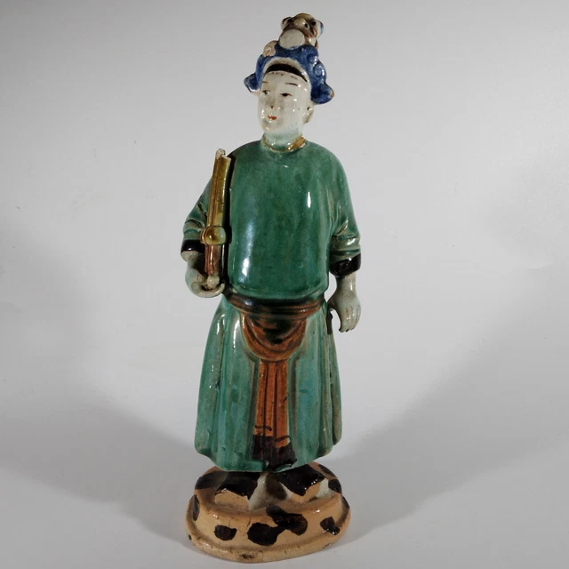 Restauration d'une sculpture Mingqi en terre cuite polychrome