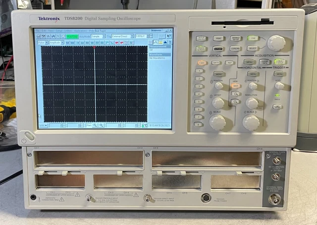Tektronix TDS8200 / CSA8200 DSO / Communications Signal Analyzer (no Modules)