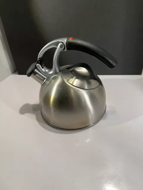 https://www.picclickimg.com/UJYAAOSwBr1kZnQ0/OXO-Uplift-Tea-Kettle-2qt-19L-Brushed-Stainless.webp