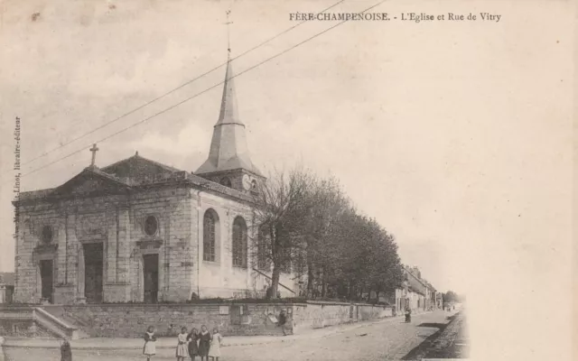 CPA 51 FERE CHAMPENOISE L'Eglise et Rue de Vitry