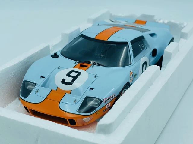 Miniature Spark 1/18 Ford GT40 #9 - Vainqueur Le Mans 1968 - Avec Présentoir