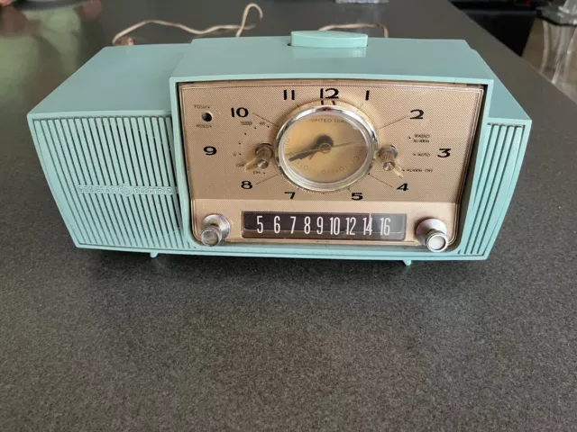 GE General Electric MCM Turquoise Teal  Blue Tube Radio Alarm Clock 1950s