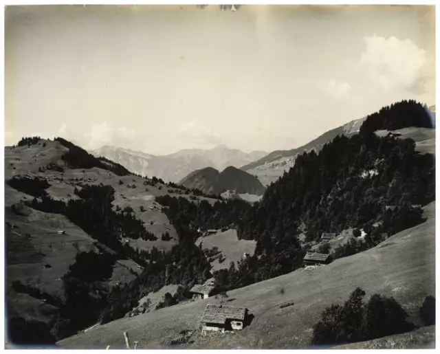 Suisse, Vallée des Ormonts, vue prise du chemin de la Comballaz Vintage print,