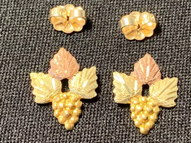 Beautiful Landstrom’s 10k Black Hills Gold Pierced Earrings Grapes & Leaves