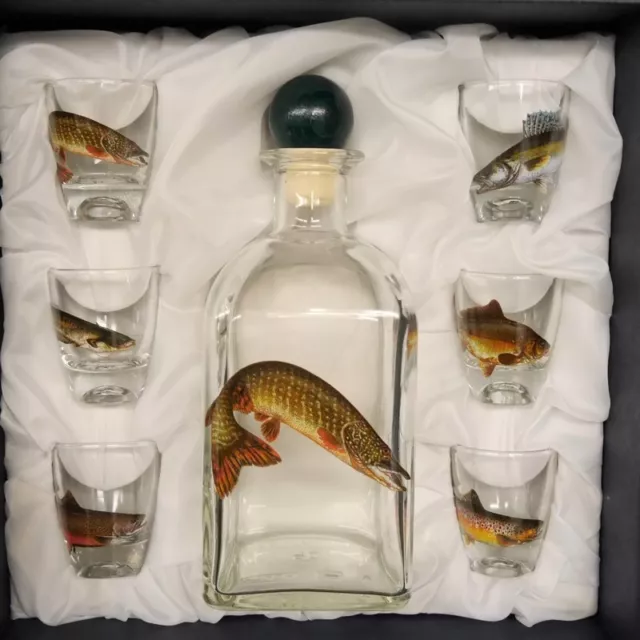 7-teiliges Schnaps Gläser Set mit Fisch Motive + Karaffe mit HECHT Schnapsgläser