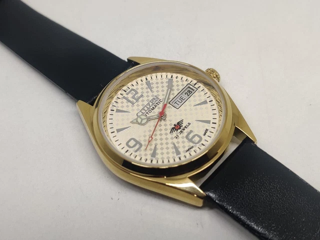 Citizen vintage 21 jewels caliber 8200 japanese watch cream dial exhibition back