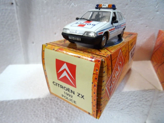 VOLVO 850 BREAK POLICE - POLITI - NORVEGE - IXO / ATLAS - 1/43