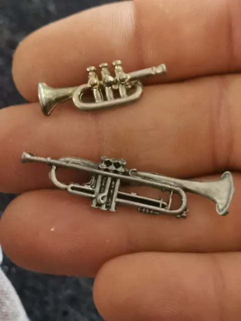 Pin's trompette carnaval Dunkerque instrument de musique