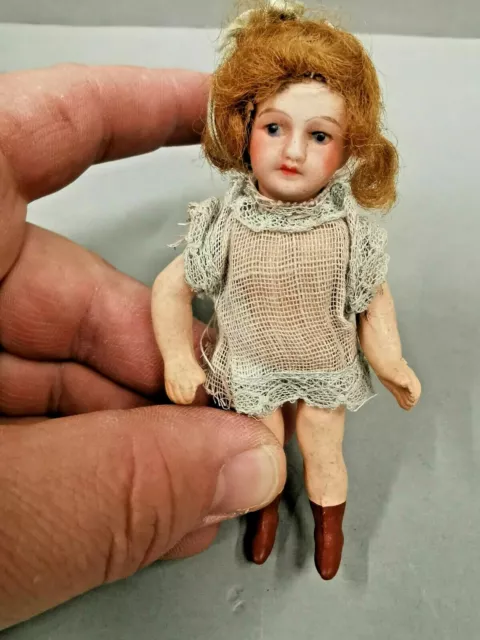 poupée en porcelaine miniature - Miniaputiens