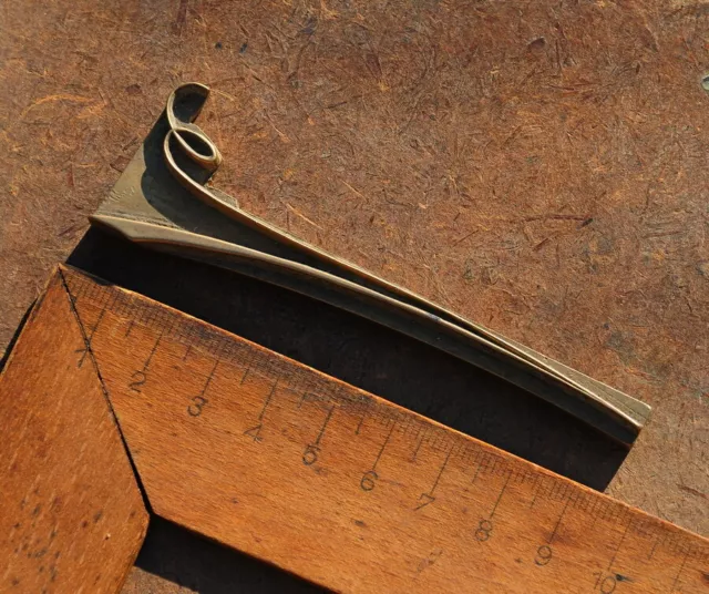 Linie Ornament Messingornament Messing Buchbinden Blindprägung Ornament Leder.